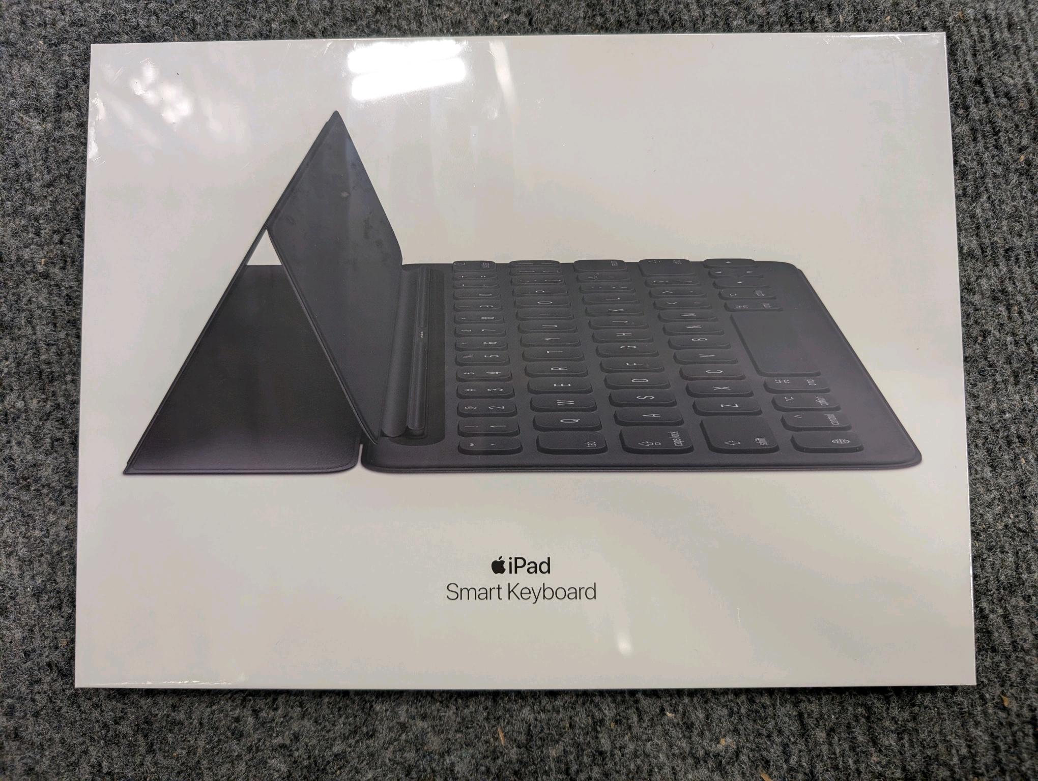 Apple Smart Keyboard for 10.5in iPad Pro (English Layout) A1829