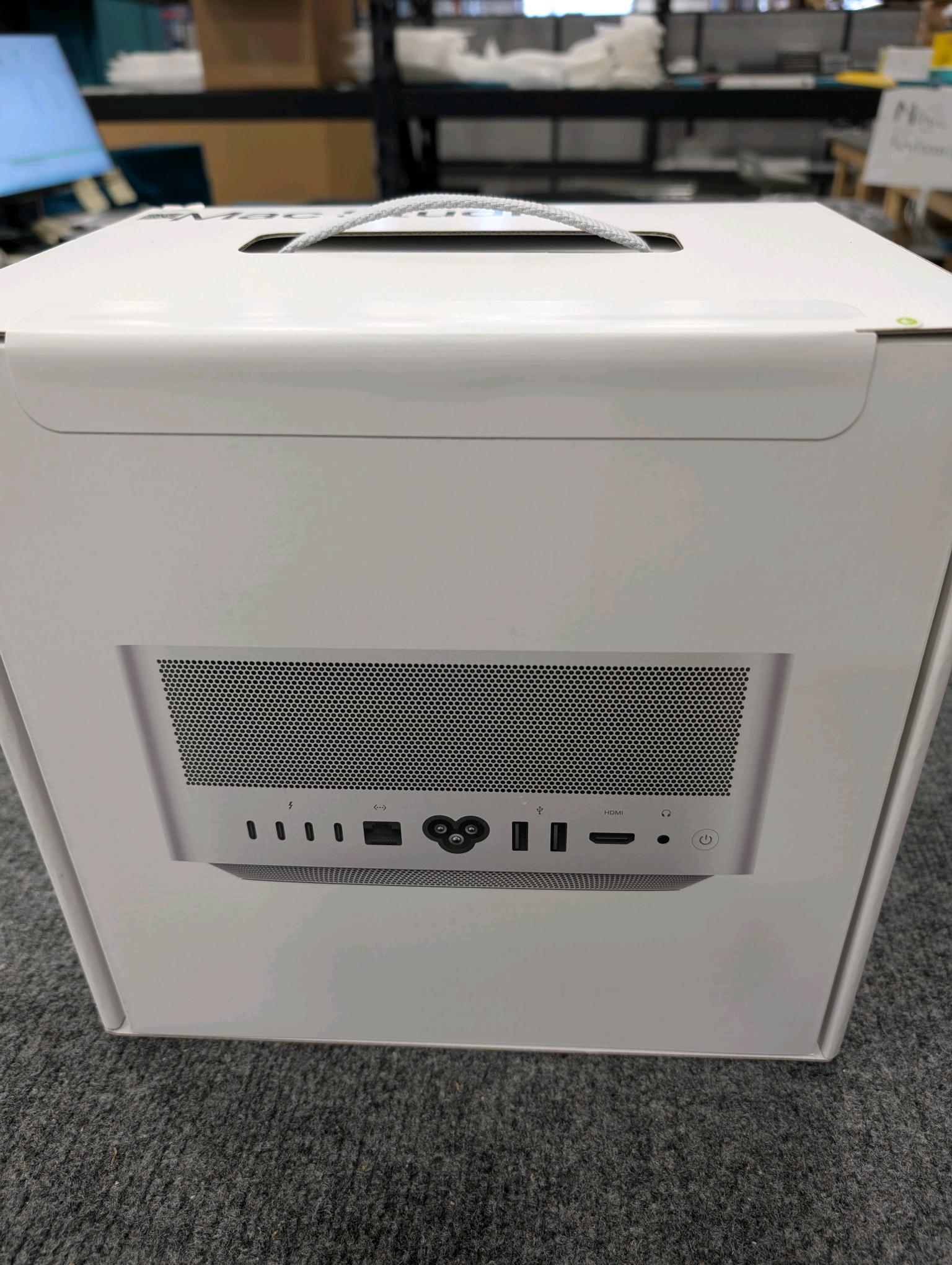 Mac Studio (2022) Apple M2 Ultra 3.68GHz 64GB 1TB Silver